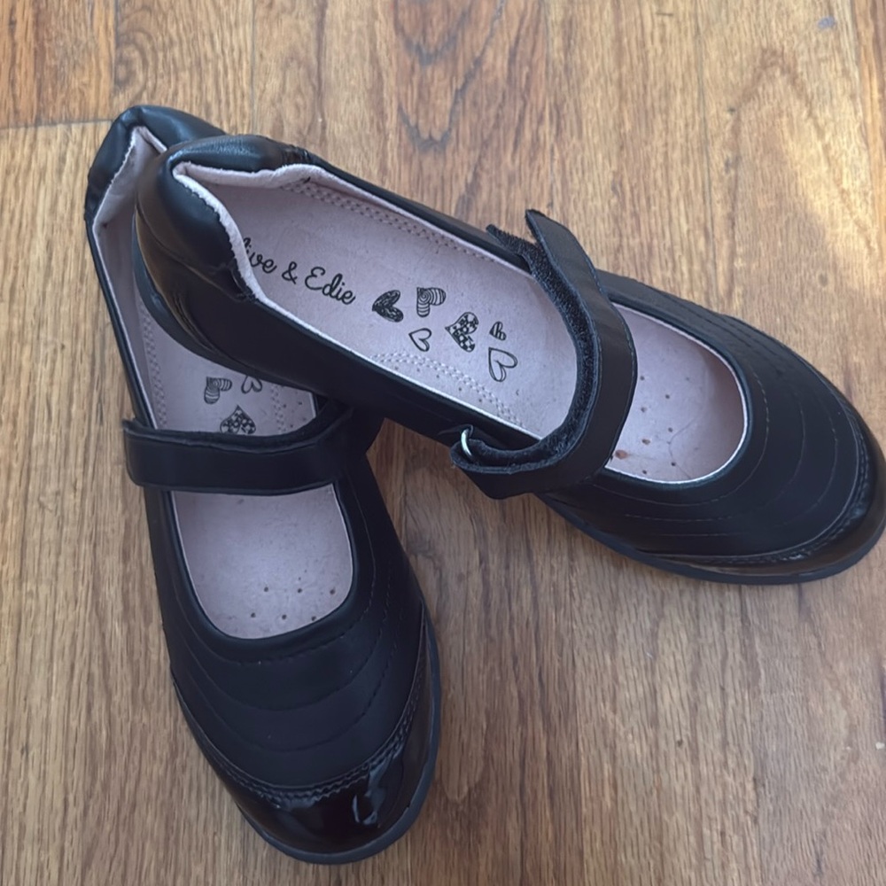 OLIVE & EDIE NEW BLACK FLATS SZ 5